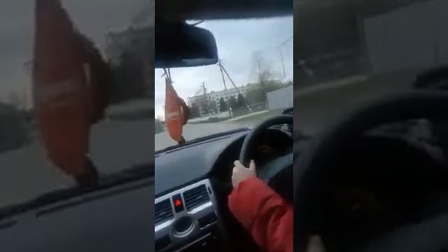 Девочка водит машину в 6 лет