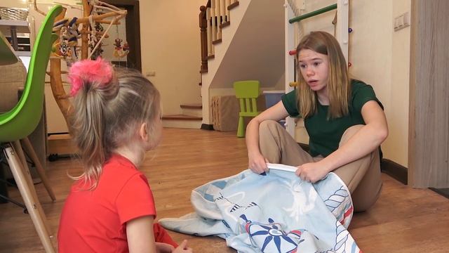 Брат и сестры вредничают и разыгрывают друг друга дома – Сборник