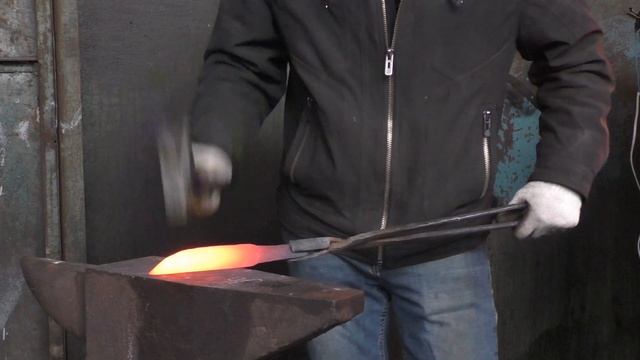 Ковка ножа из стали Х12М. Объемная ковка стали. Как отковать нож своими руками.