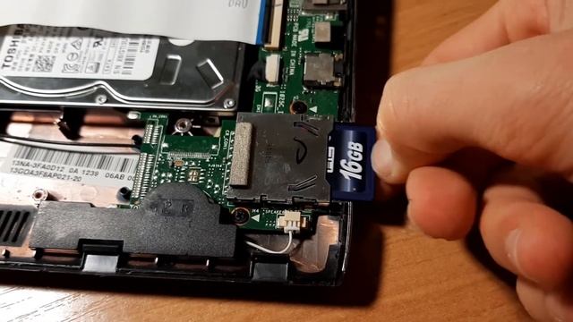 Мой старый нетбук Asus) Обслуживание: замена батарейки Bios и ремонт слота для SD карт.