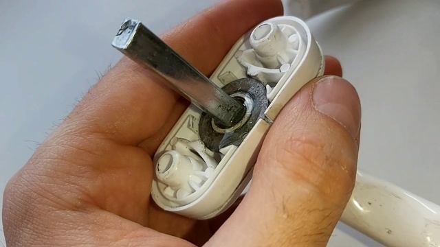 Ремонт  и восстановление, ручки от пластиковой двери или окна.