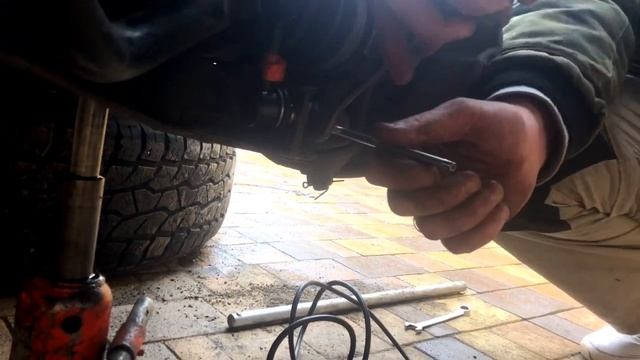 Замена стоек стабилизации Паджеро4