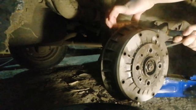 простой способ снять прикипевший тормозной барабан
