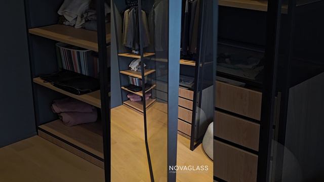 Вращающаяся перегородка от компании "Novaglass"