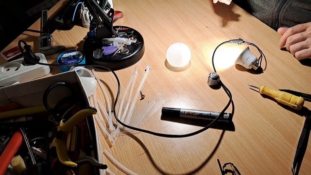 СВЕТОДИОДНАЯ ЛАМПА МИГАЕТ. БЫСТРЫЙ РЕМОНТ.