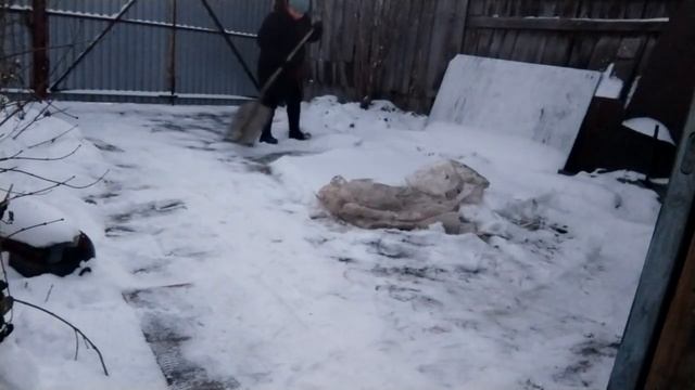 Купили маленький дом ,зато свой .Свой дом-  это не только шашлыки жарить