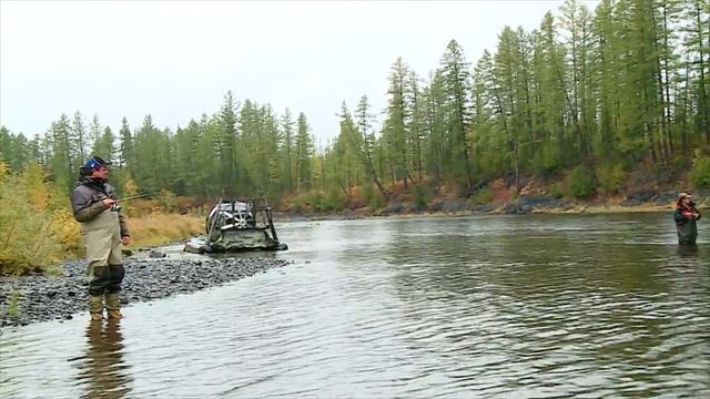 Наткнулись на путоранского монстра в этой реке...Таймень чуть не утащил в воду