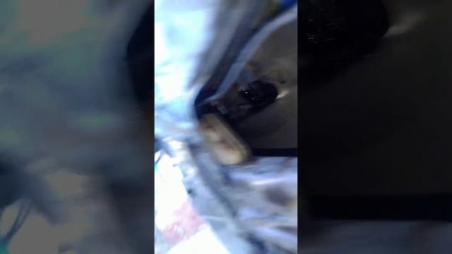 Ниссан не открывается дверь ни снутри ни снаружи,выход