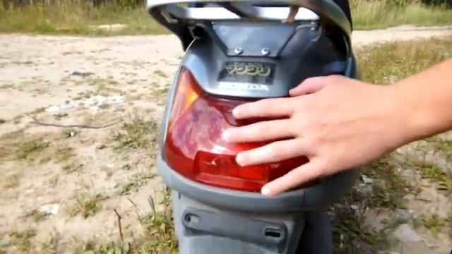 Обзор японского скутера Honda Lead 100