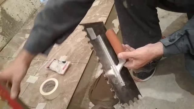 Зубчатый "шпатель" для нанесение равномерного слоя плиточного клея! Италия!