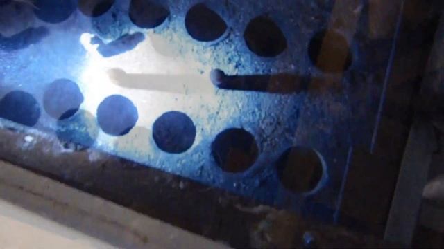 Как разобрать и почистить газовый отопительный котёл, когда тот гаснет. Подробная видеоинструкция.