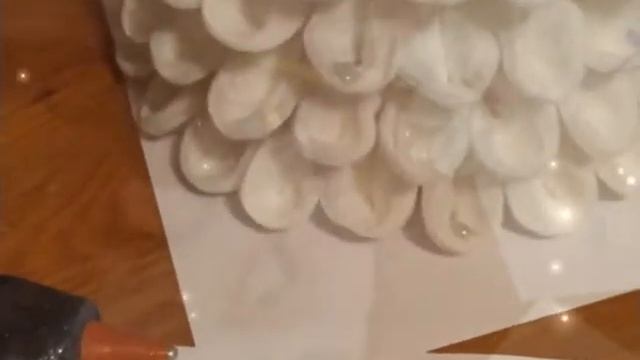 Своими руками. Новогодняя ëлочка из ватных дисков.