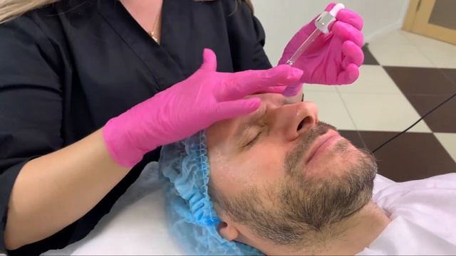 МУЖЧИНА УХАЖИВАЕТ… за СОБОЙ. Чистка лица для мужчины у косметолога.