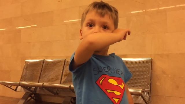 Киевское Метро. Как Мы с Артёмом на Метро катались. Метро Киев, старые и новые вагоны и поезда