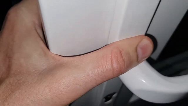 Как самому заменить ручку на пластиковой входной двери?