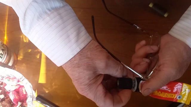 Ремонт очков своими руками.Выпало стекло.Ремонт при помощи ниток.