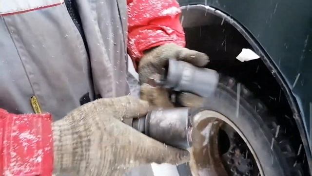 Как открутить гайку на футорке