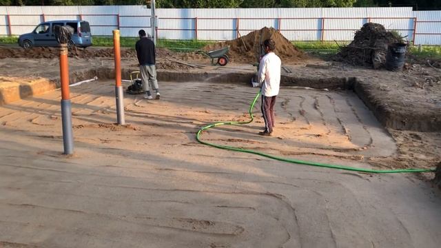 Какая подушка под фундамент лучше: песок или щебень?