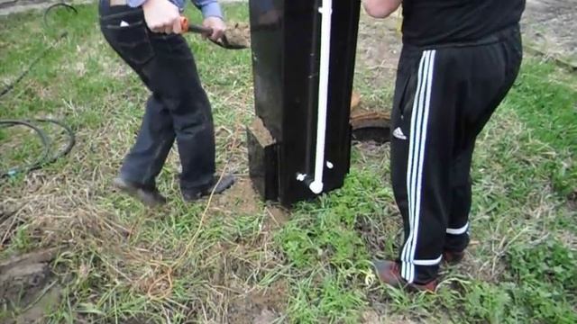 Установка биореактора в выгребную яму.