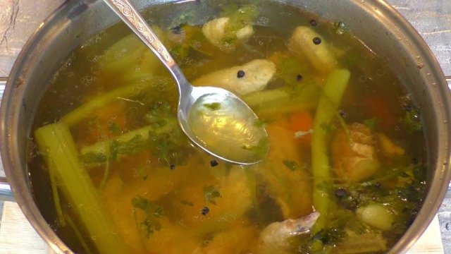 КАК СВАРИТЬ ИДЕАЛЬНЫЙ КУРИНЫЙ БУЛЬОН 5 ПРОСТЫХ ПРАВИЛ / как приготовить куриный бульон