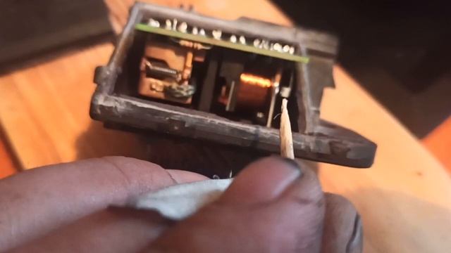 Включается вентилятор охлаждения двигателя при выключенном зажигании. Без чекэнджин. Ситроен С4.