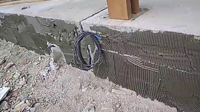 Как заштукатурить цоколь чтобы  штукатурка не отлетела.