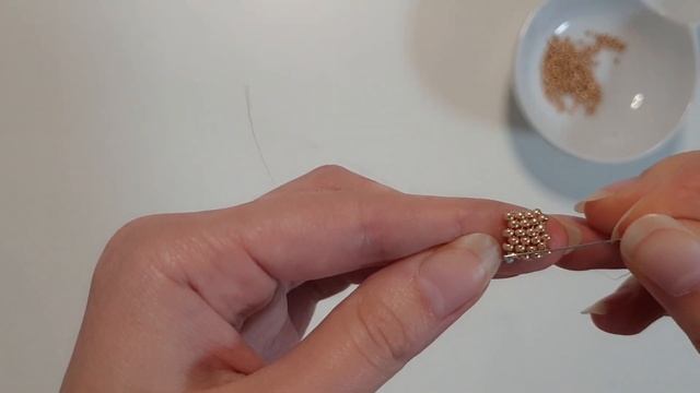 Кольца из бисера. Как сплести широкое кольцо из бисера. Техника мозаика