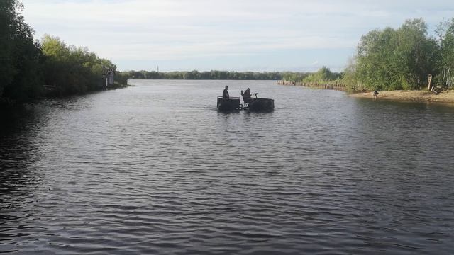 каракат поехал по воде!!!!!!!