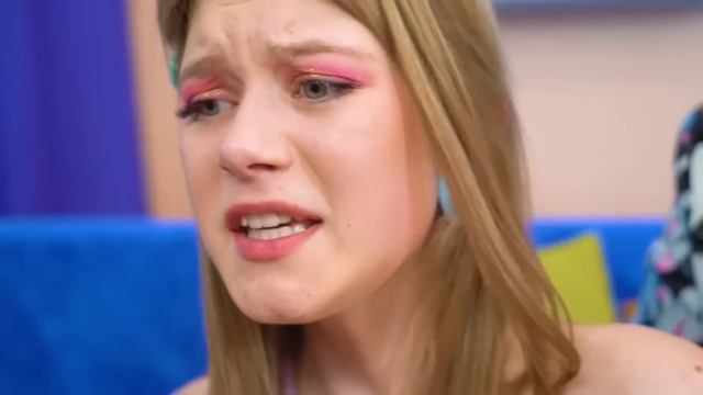 Я Стыжусь Своей Мамы! Моя Мама - Сумасшедшая, Но Она Любит Меня