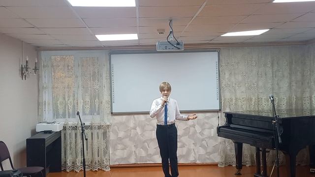 Сержантов Илья исполняет песню «Лети»