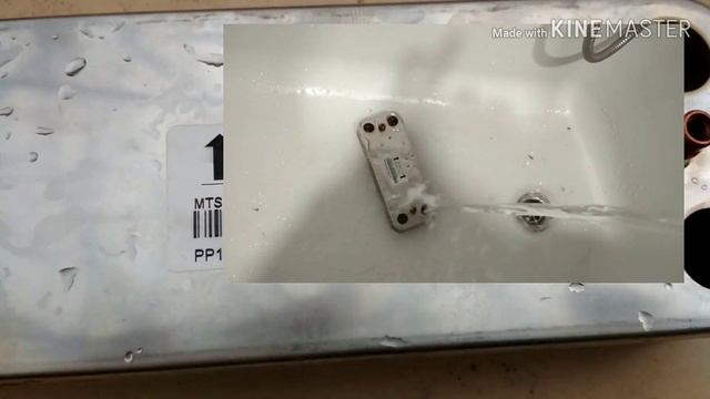 Котел Ariston не греет воду. Снимаем и моем теплообменник.
