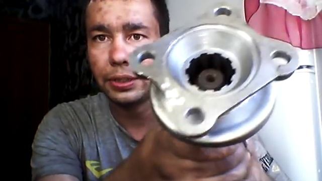 Открутилась гайка хвостовика. Охилесова пята . Эмоционально .