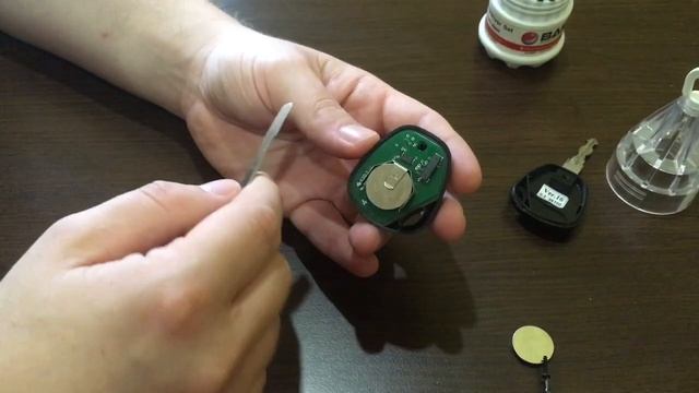 Замена батарейки в ключе. Ваз. Калина.