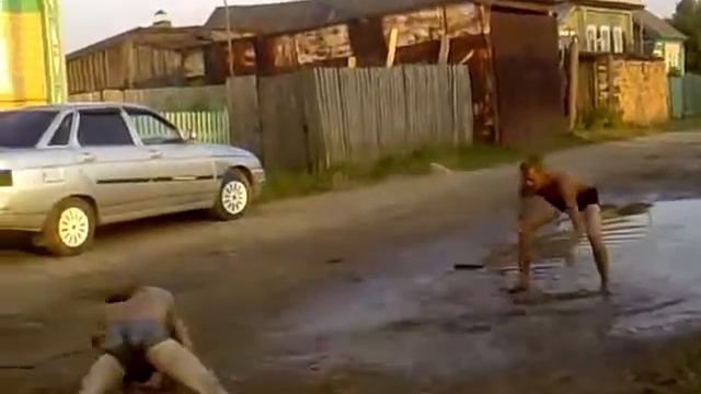Брейкданс в луже.