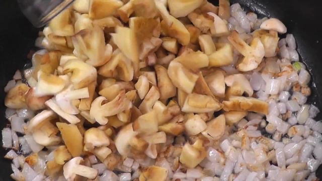 Жареные маслята с картошкой. Рецепт вкусной жареной картошки с грибами / Fried potatoes. Eng sub