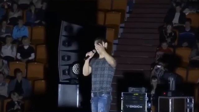 Вспомним голос Юры Шатунова. Редкие кадры с концертов, живое общение с залом.❤