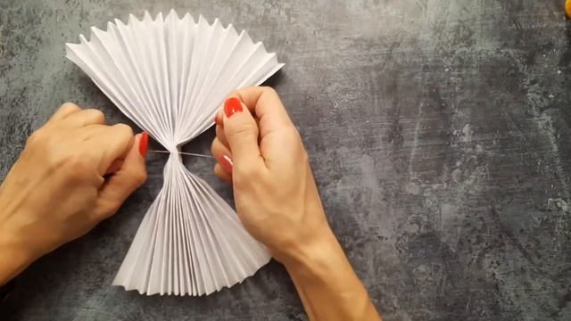 НОВОГОДНИЕ поделки. Зимние поделки. Снеговик из бумаги