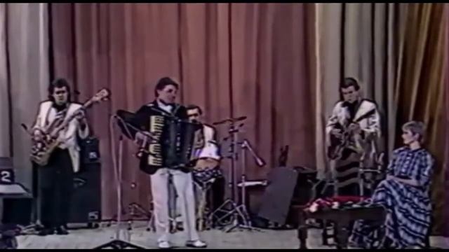 Валерий Ковтун (аккордеон) играет "Цветущий май" Александра Полонского
