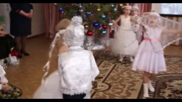 Танцевальная композиция "Новогодний хоровод"