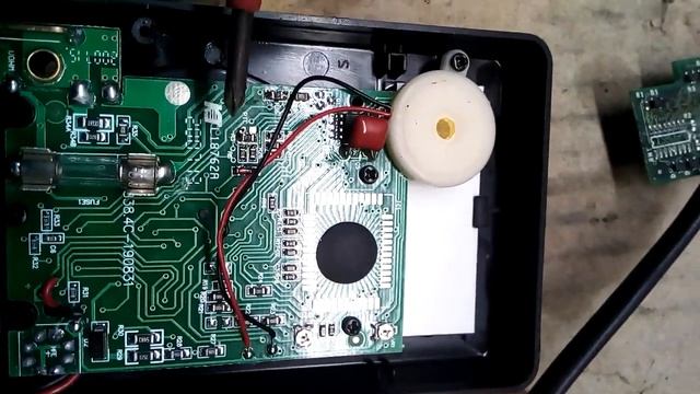 Ремонт мультиметра Dt-838, померил сопротивление в розетке теперь мультиметр не правильно его отоба