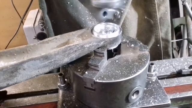 Шевроле КРУЗ реставрация шаровых опор в алюминиевой рычаге передней подвески