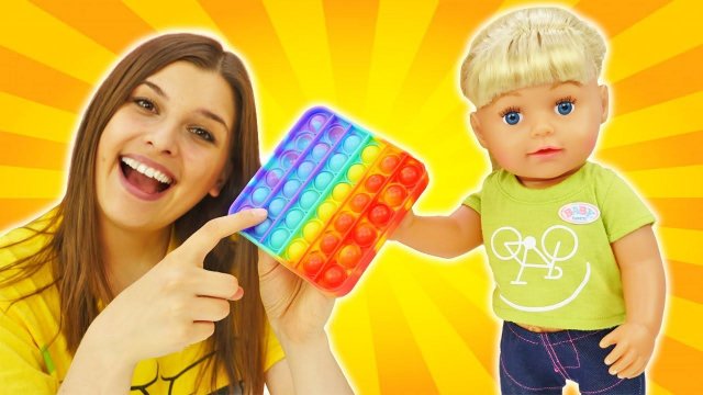 Беби Бон хочет Поп Ит! ТойКлаб ищет игрушки по подсказкам - Видео куклы и игрушки для девочек