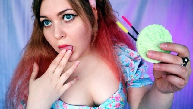 АСМР МАКИЯЖ СЛЮНКОЙ ? БЫСТРЫЙ ШЕПОТ? ASMR SPIT PAINTING your Makeup ? mouth sounds