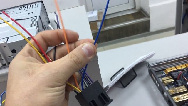 Провода на магнитоле, какие цвета к чему подключать.