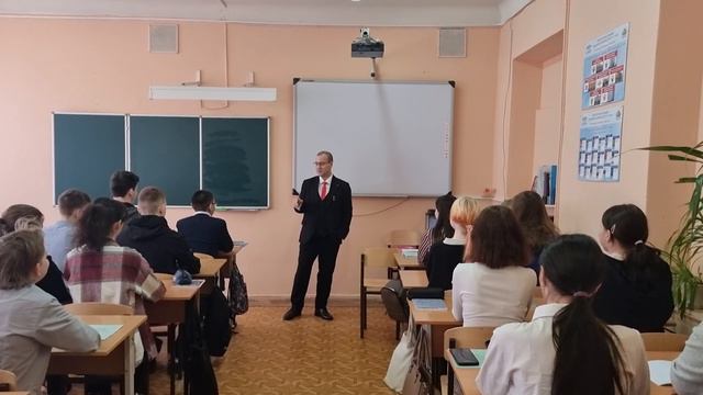 Визитка для городского конкурса "Директор года 2024". Семенов А.В. Директор МОУ СОШ №100 г.Саратова