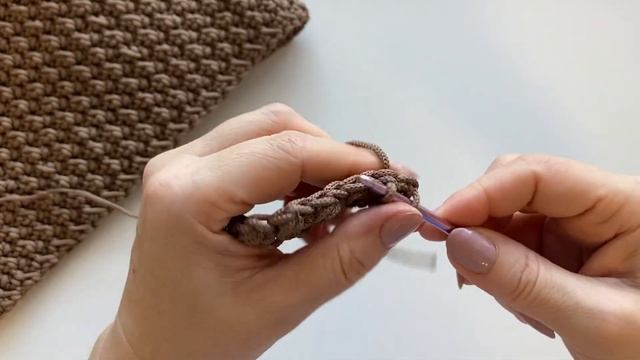 Фактурный узор поворотными рядами из полиэфирного шнура?#вязаниекрючком #вязанаясумка