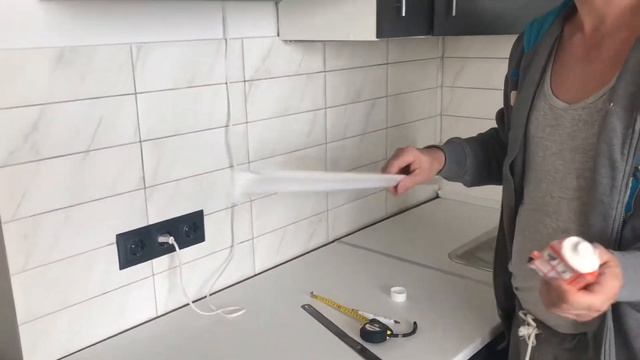 Как установить плинтус на столешницу своими руками