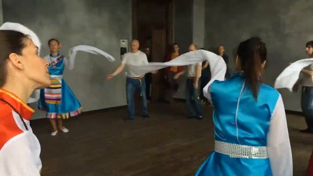 Тибетские радостные танцы Кайта на Международном Фестивале Yogaday, СПБ, май 2017