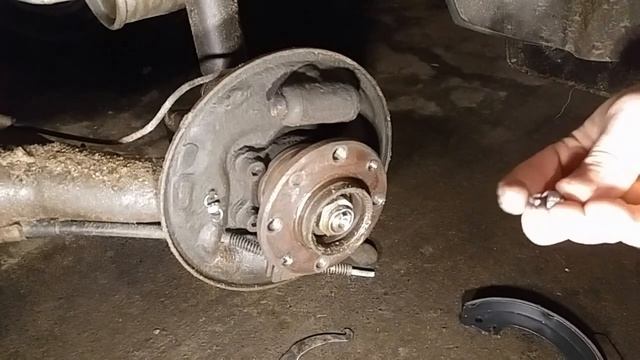 Замена задних тормозных колодок на ВАЗ-2110