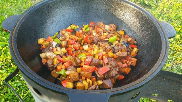 ЛАГМАН В КАЗАНЕ НА КОСТРЕ | КАК ПРИГОТОВИТЬ ЛАГМАН | ВКУСНЫЙ ЛАГМАН НА ОГНЕ
